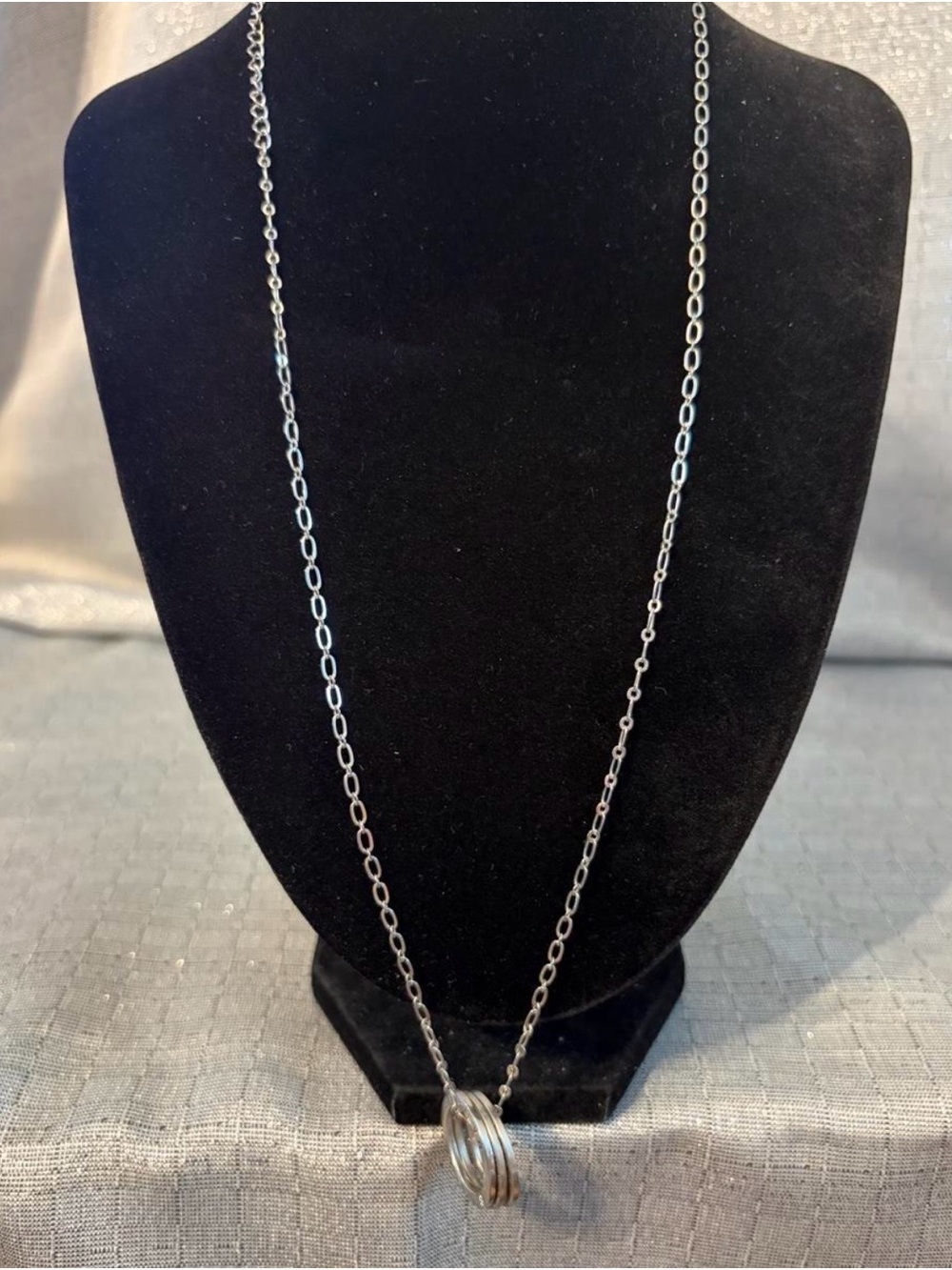 Vintage Mary Kay Elegant Silver-Tone Multi-Ring Pendant Necklace - Women Jewelry